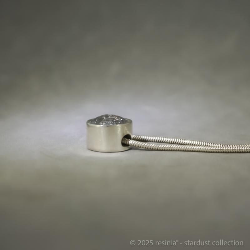 Amulett Solis – 10 mm, asymmetrisch gebohrt, 925 Silber mit Meteoritenstaub – Bild 6