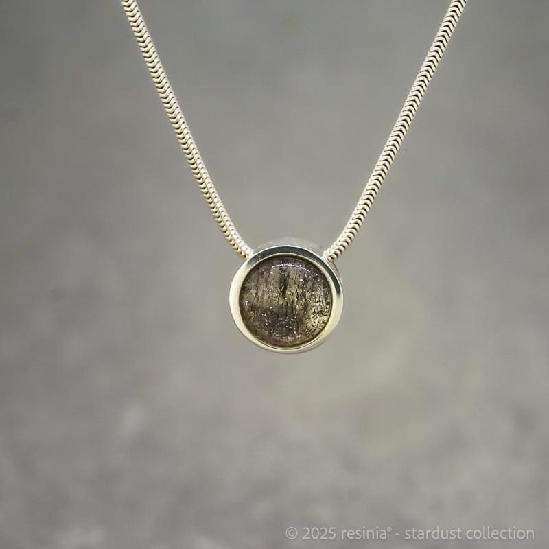 Amulett Solis – 10 mm, asymmetrisch gebohrt, 925 Silber mit Meteoritenstaub – Bild 4