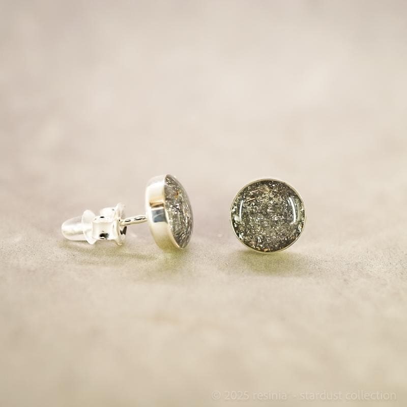 Ohrstecker Gemini M – 6 mm, 925 Silber mit Meteoritenstaub – Bild 5