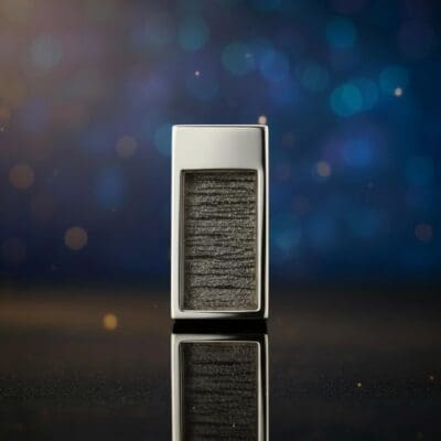 Amulett Monolith L – Rechteckiges Amulett mit Meteoritenstaub, 925 Silber