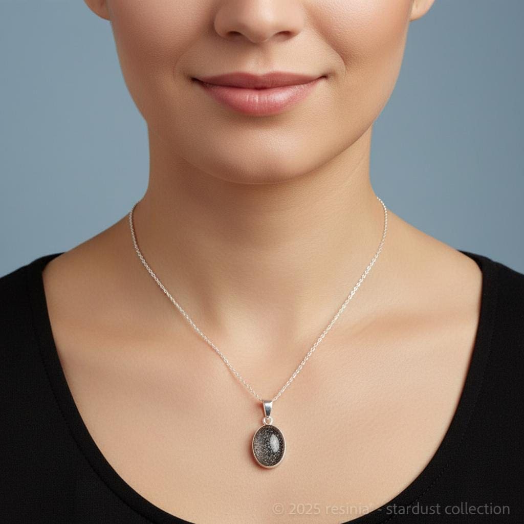 Amulett Ceres – Ovaler Meteoritschmuck mit Sternenstaub, 925 Silber – Bild 2